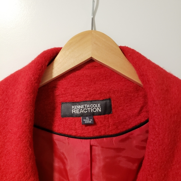 Red coat - Picture 4 of 4